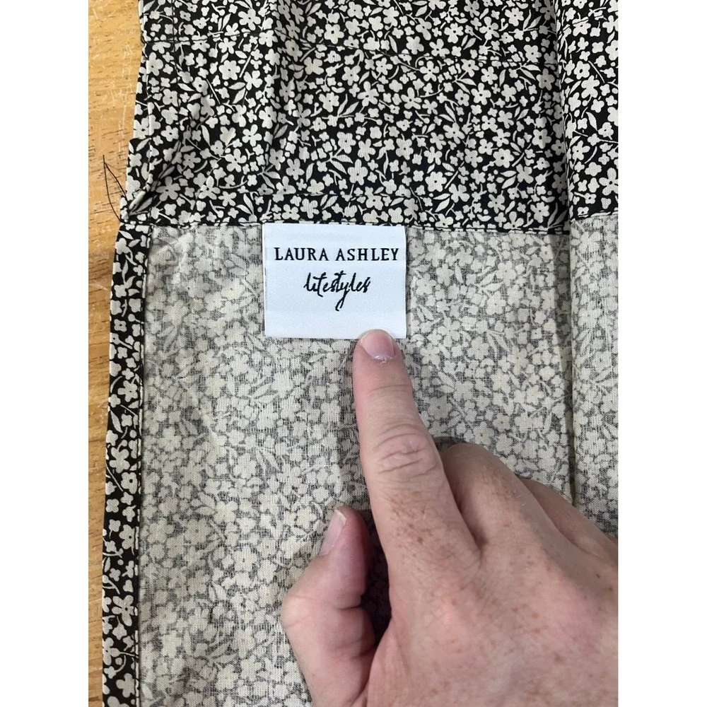 Laura Ashley Lifestyles Vtg Cottagecore Black White Floral Cotton Valance 86x16‎